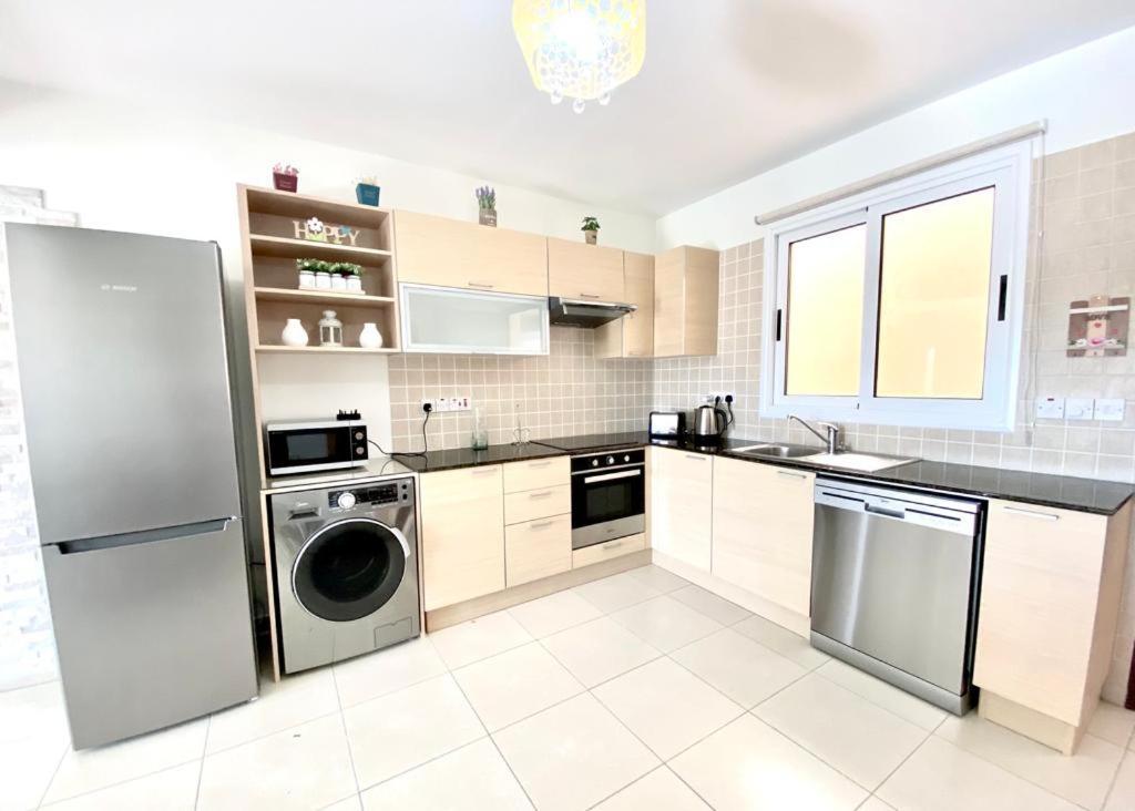 Nissi 3 View Holiday 2 Bedroom Apartment Айя Напа Екстериор снимка